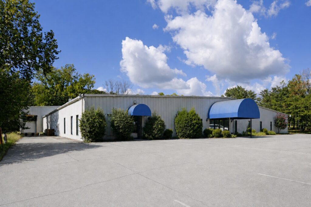 Front exterior of the warehouse at 2901 Breezewood Lane in Knoxville, Tennessee